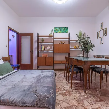Appartement Guesthost - Where The Mountain Meets The Ferrara