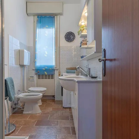 Guesthost - Where The Mountain Meets The Ferrare