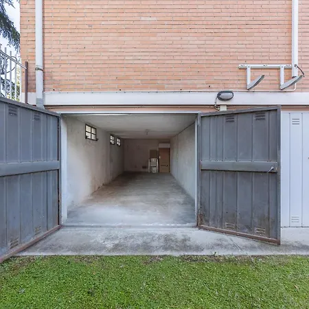 Guesthost - Where The Mountain Meets The * Ferrare