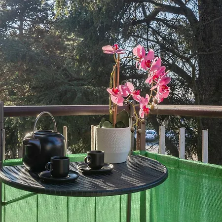 Apartment Where The Mountain Meets The Ferrara