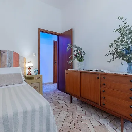 Guesthost - Where The Mountain Meets The Appartement *