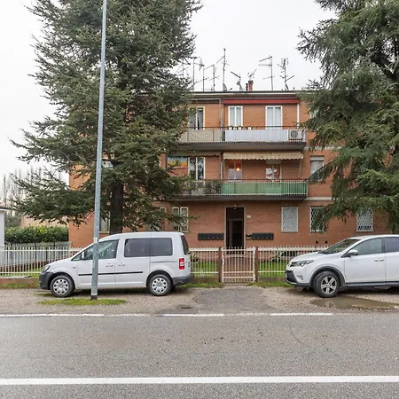 Guesthost - Where The Mountain Meets The *