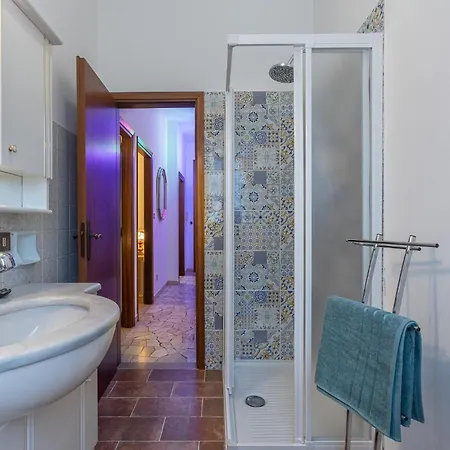 Guesthost - Where The Mountain Meets The