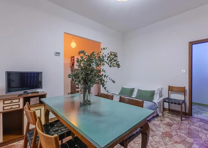 Guesthost - Where The Mountain Meets The Appartement