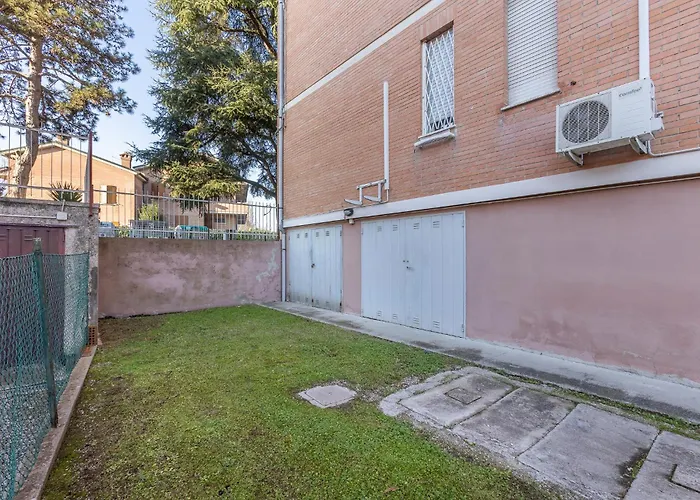 Guesthost - Where The Mountain Meets The Apartment *