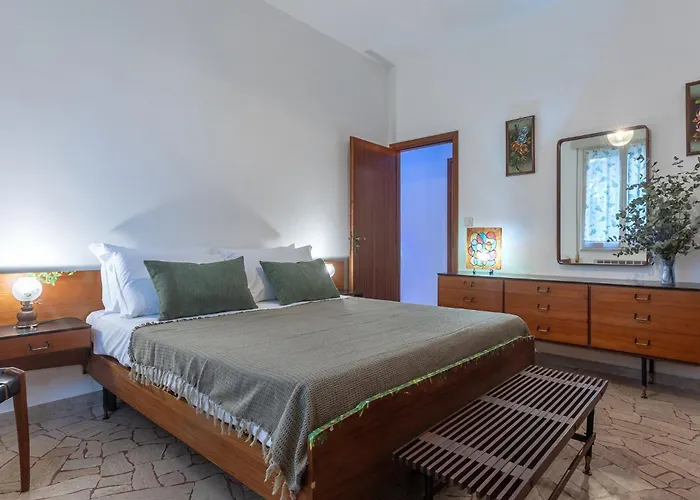 Guesthost - Where The Mountain Meets The Appartement Ferrara