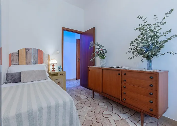 Guesthost - Where The Mountain Meets The Apartment *