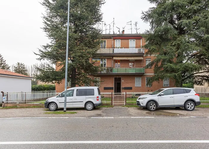 Guesthost - Where The Mountain Meets The *